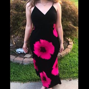 Body Central Floral Maxi Dress 🖤